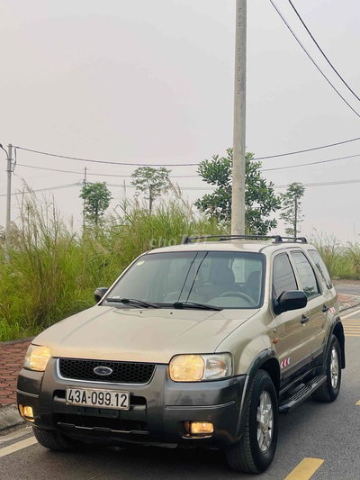 Ford Escape Vàng cát 5 chỗ