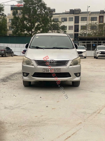 Xe Toyota Innova 2.0V 2012