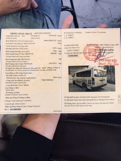 Toyota Hiace Cá mập Trắng