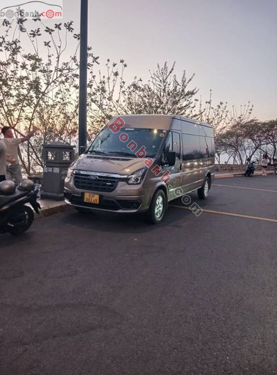 Xe Ford Transit Tiêu chuẩn 2024