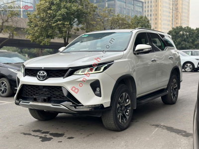 Xe Toyota Fortuner 2.4G 4x2 AT Legender 2021