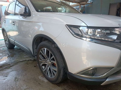 Mitsubishi Outlander Trắng