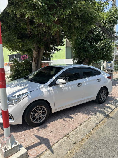 Hyundai Accent Trắng Số sàn