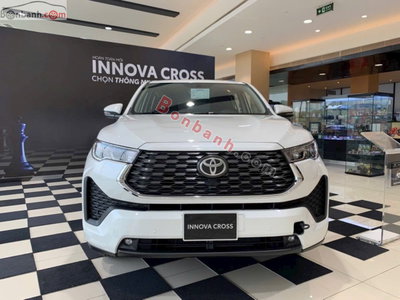 Xe Toyota Innova Cross 2.0V CVT 2026