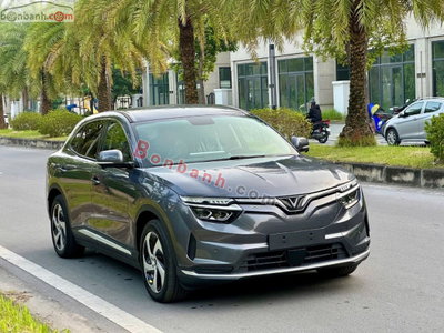 Xe VinFast VF8 S 2024