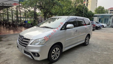 Xe Toyota Innova E 2015