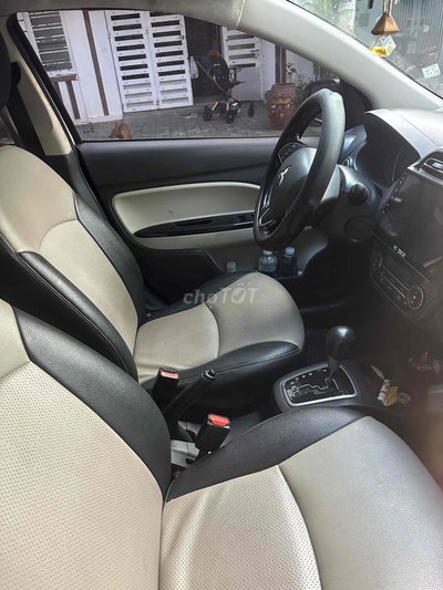 Mitsubishi Mirage Trắng 5 chỗ