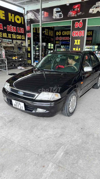 Ford Laser màu Đen