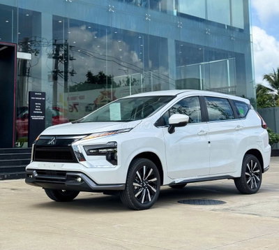 Mitsubishi Xpander Trắng 7 chỗ