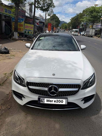 Mercedes Benz E Class 2017 E200 - 110000 km