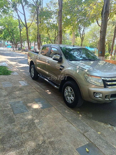 Ford Ranger XLT 2012 Vàng cát