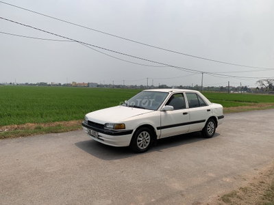 Mazda 323 màu Trắng