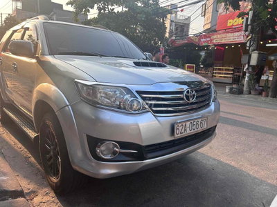 Toyota Fortuner 2016 MT Bạc