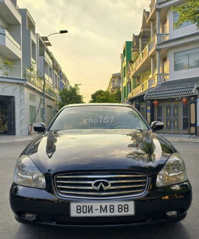 Infiniti Q45 xe sang của đại sứ quán