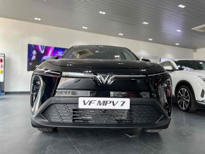 VinFast VF MPV 7 Đen 7 chỗ, Ưu đãi Full 14% + BH