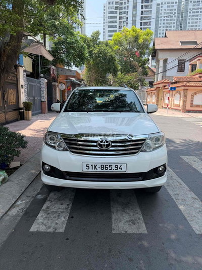 Toyota Fortuner 2.7 V máy xăng số tự động 2013
