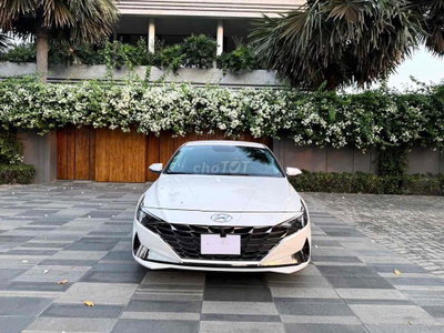 Hyundai Elantra Trắng 5 chỗ