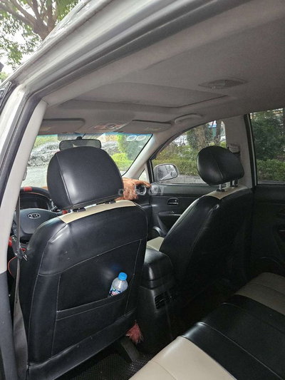 Kia Carens 2011 2.0 MT Bạc