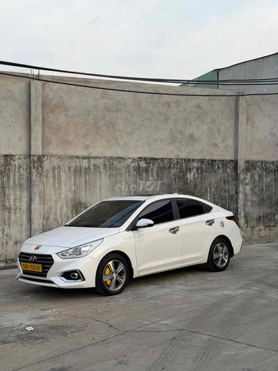 Hyundai Accent Trắng