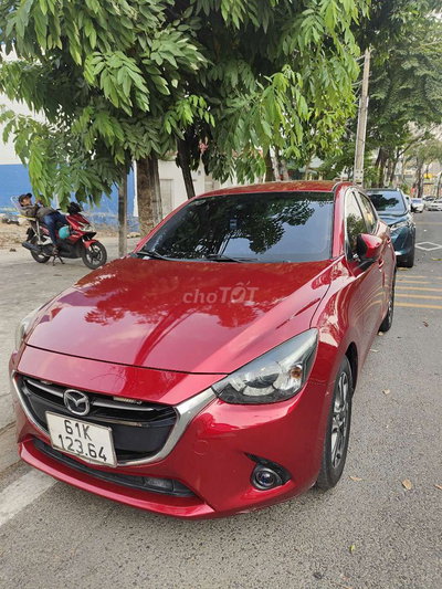 Mazda 2 màu Đỏ