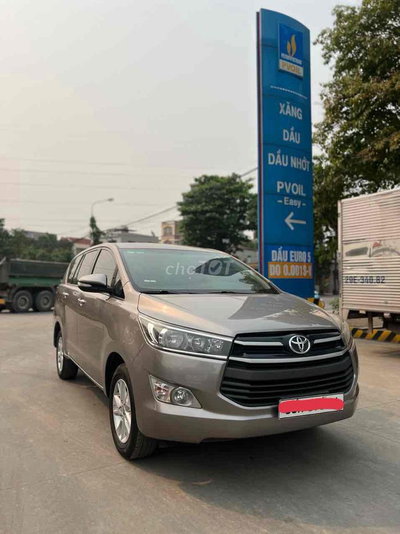 Toyota Innova 2016 2.0E - 9000 km