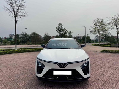 VinFast VF7 Eco 2025 Trắng