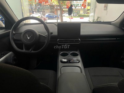 Vinfast Limo Green Bạc