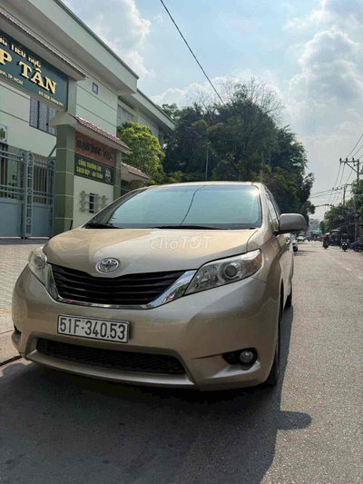 Toyota Sienna LE 2010 Vàng cát