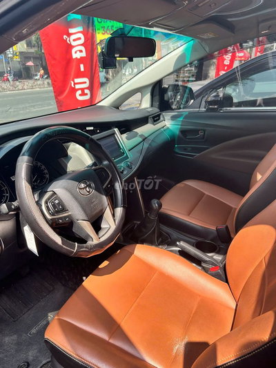 Toyota Innova 2022 2.0E Đồng ánh kim