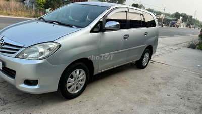 Toyota Innova 2010 Bạc