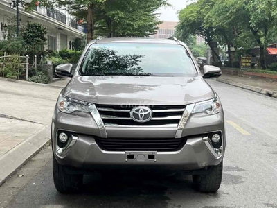 Toyota Fortuner 2019 2.4G 93.000 km Xám