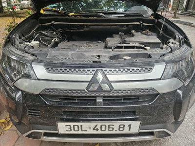 Mitsubishi Outlander 7 chỗ Xám xanh