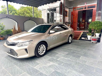 Toyota Camry 2.0E sản xuất 2015 màu Vàng cát