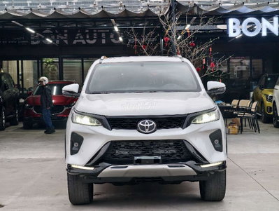 Toyota Fortuner 2022 Legender Trắng
