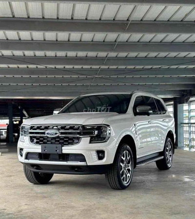 2025 Everest Tita 4x2 Bank 95%,lãi 7,5% đủ màu
