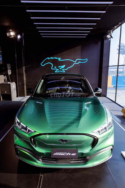 Xe điện Ford Mustang Mach-E Xanh lá