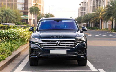 Volkswagen Touareg 2023 Luxury 18.000 km Đen