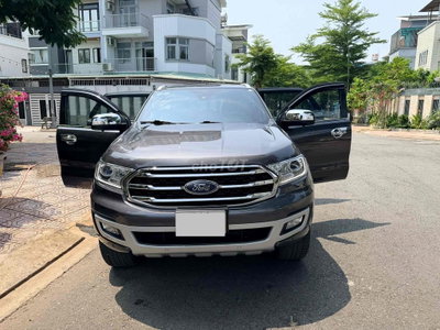 Bán Ford Everest 2019 titanium 2 cầu Xám hoàng kim