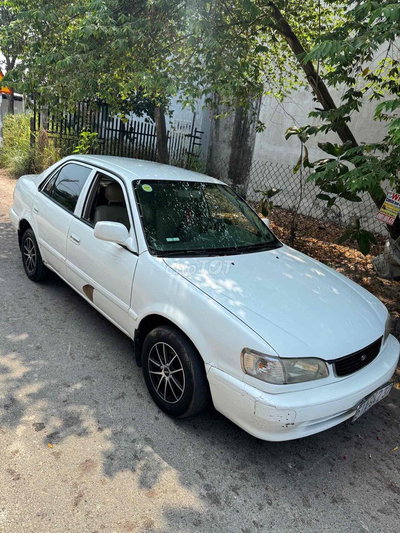 Toyota Corolla 2000 Trắng