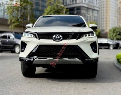Xe Toyota Fortuner 2.4G 4x2 AT Legender 2021