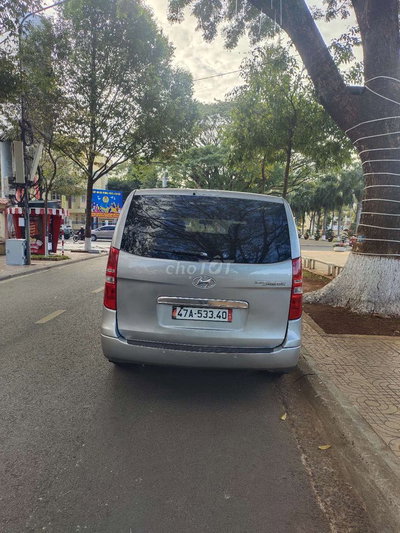 Hyundai Starex 9 chỗ Bạc