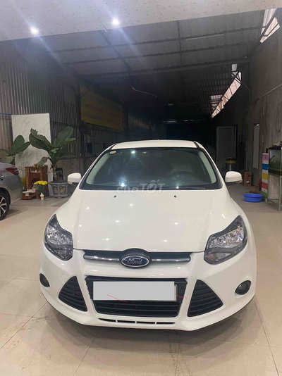 Ford Focus Trắng 5 chỗ
