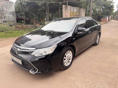 Toyota Camry 2016 2.0E Đen 10 vạn km
