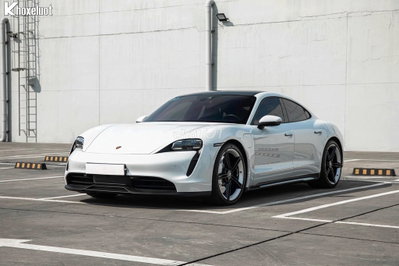 Porsche Taycan 2023- Sang Trọng, Tinh Tế, Thể Thao