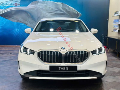 Xe BMW 5 Series 520i 2026
