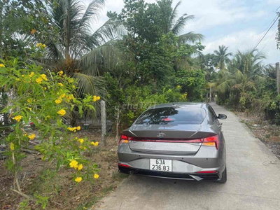 Hyundai Elantra 1.6 TB đặc biệt đi 3.200 km