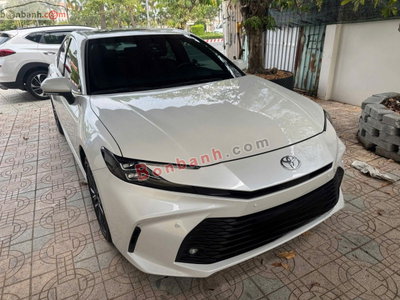 Xe Toyota Camry 2.0Q 2025