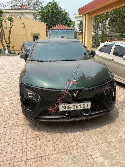 Xe VinFast VF7 Eco 2025