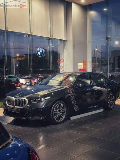 Xe BMW 5 Series 530i M Sport 2025