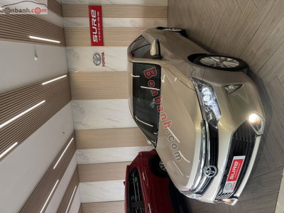 Xe Toyota Camry 2.0E 2018
